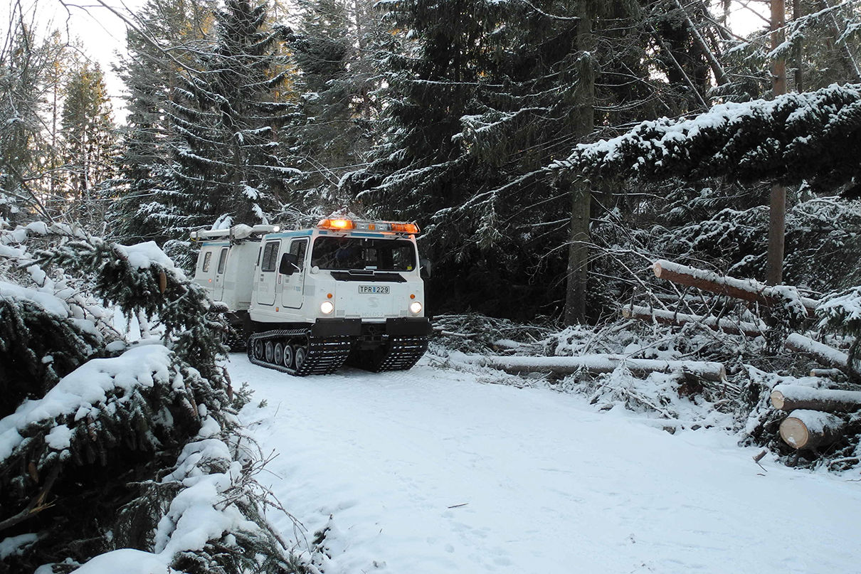 framförande av bandvagn i snötäckt terräng